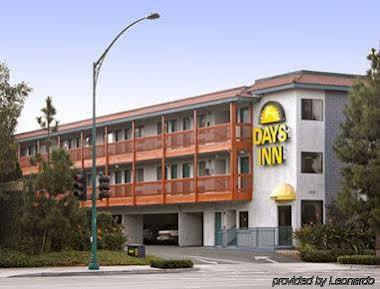 Days Inn By Wyndham Anaheim West Екстериор снимка